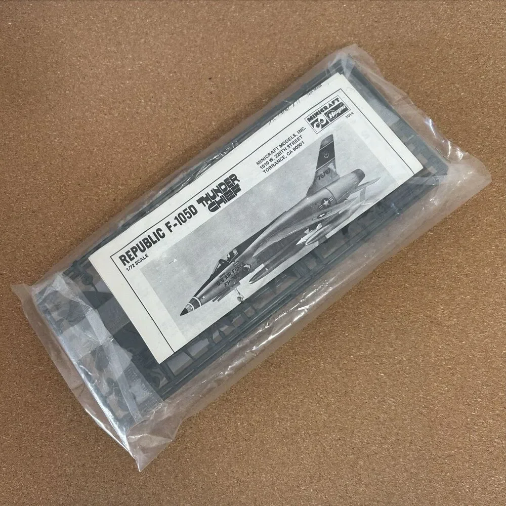 Hasegawa 1:72 Republic F-105D Thunderchief Model Kit